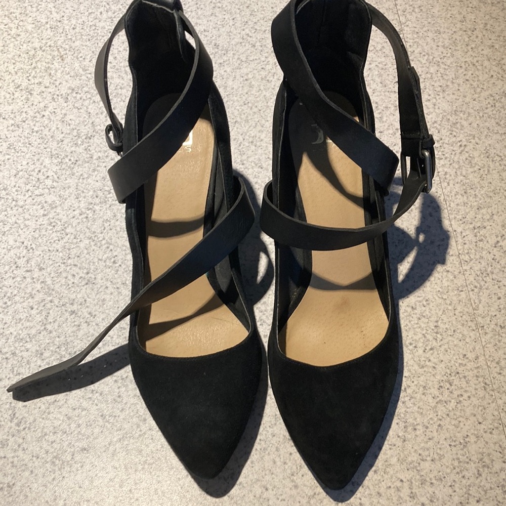 Black suede leather strap size 10 Brand Joes high heel shoes